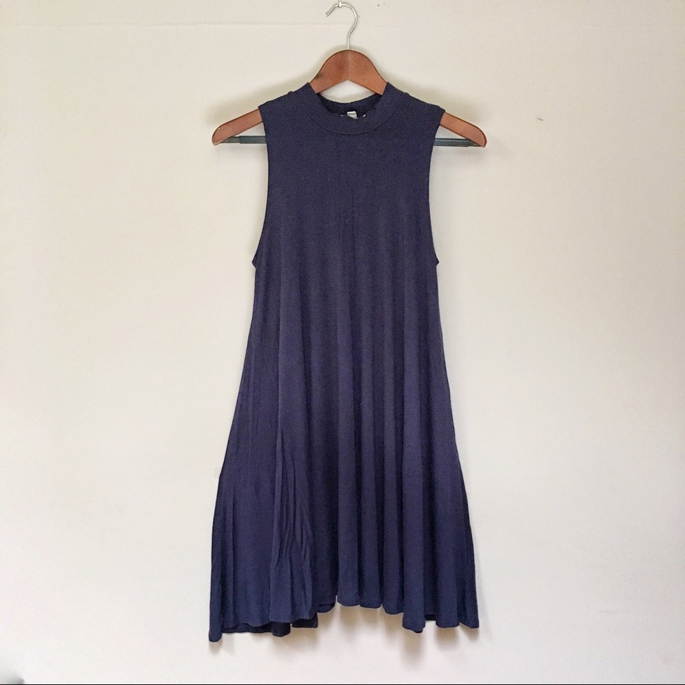 Sleeveless dark blue dress